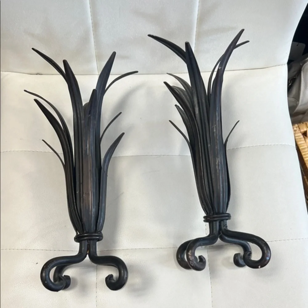 Vintage heavy, decorative iron wheat grass candleholder